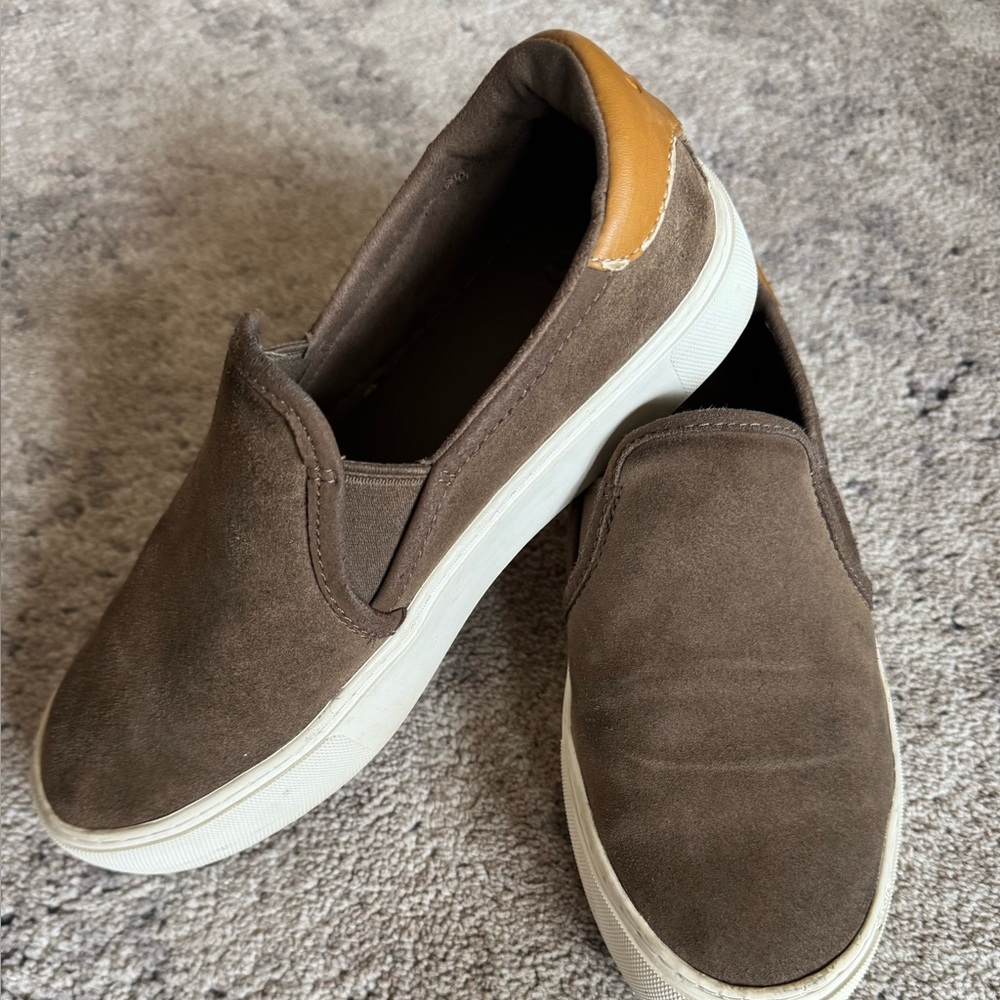 UGG Women's Cas Slip-On Sneaker in brown leather